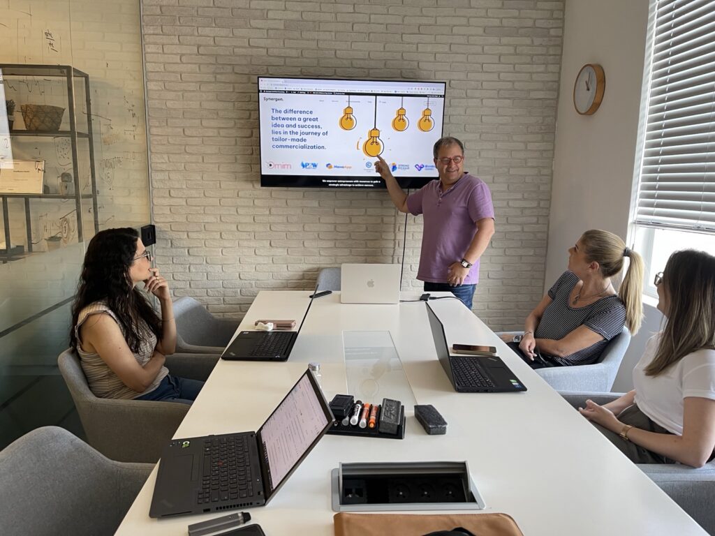 Gary Sagiv presenting to a team